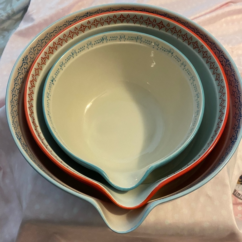 Three piece pioneer woman mixing bowl